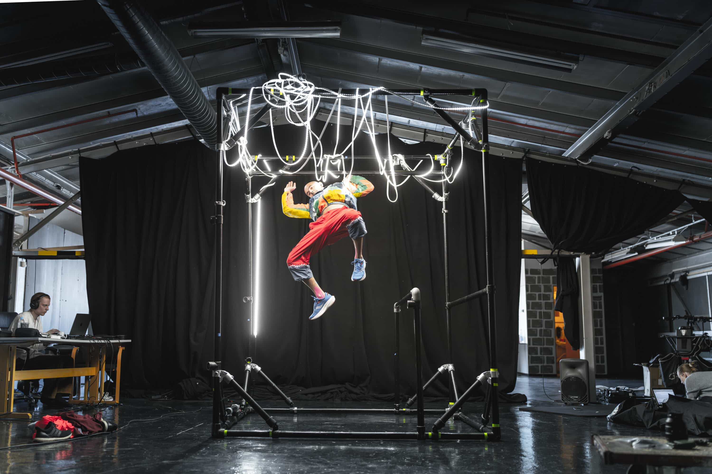 Bilde av Yaniv Cohen som danser