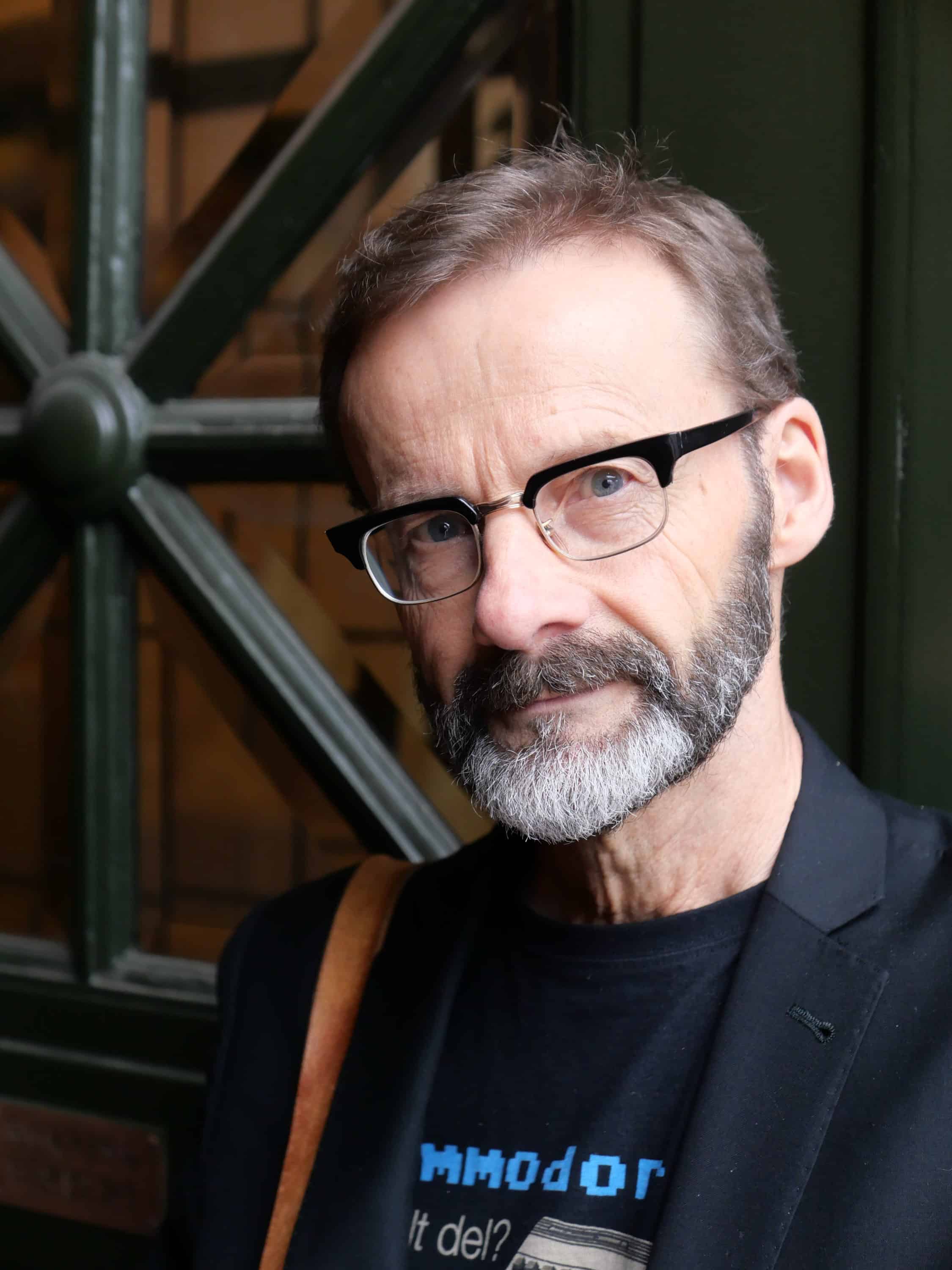 Foto av illustratør Trond Bredesen