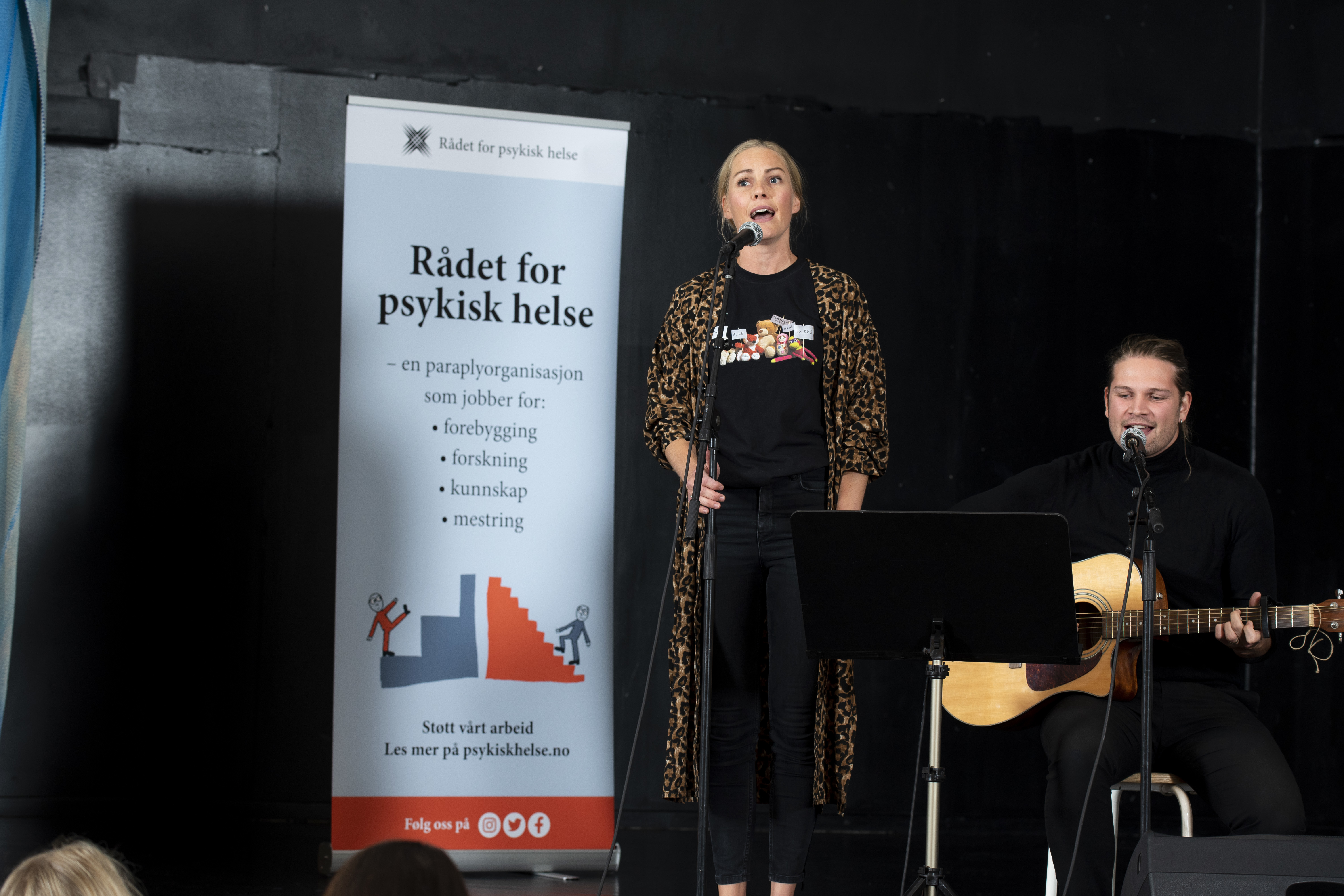 Venke Knutson og Sindre Gjærum Hansen synger og spiller på Tabuprisen 2018