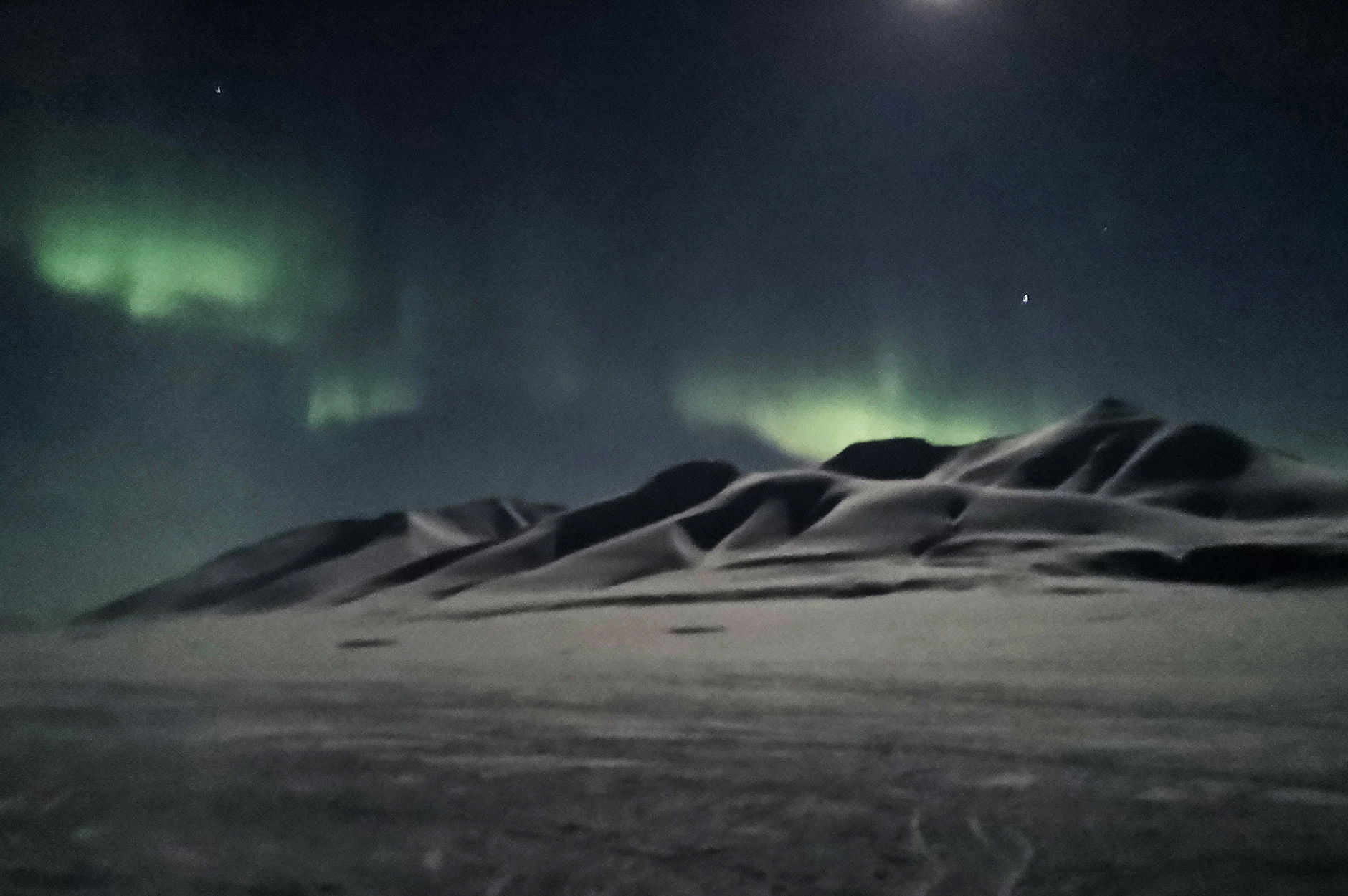 Bilde av nordlys på Svalbard