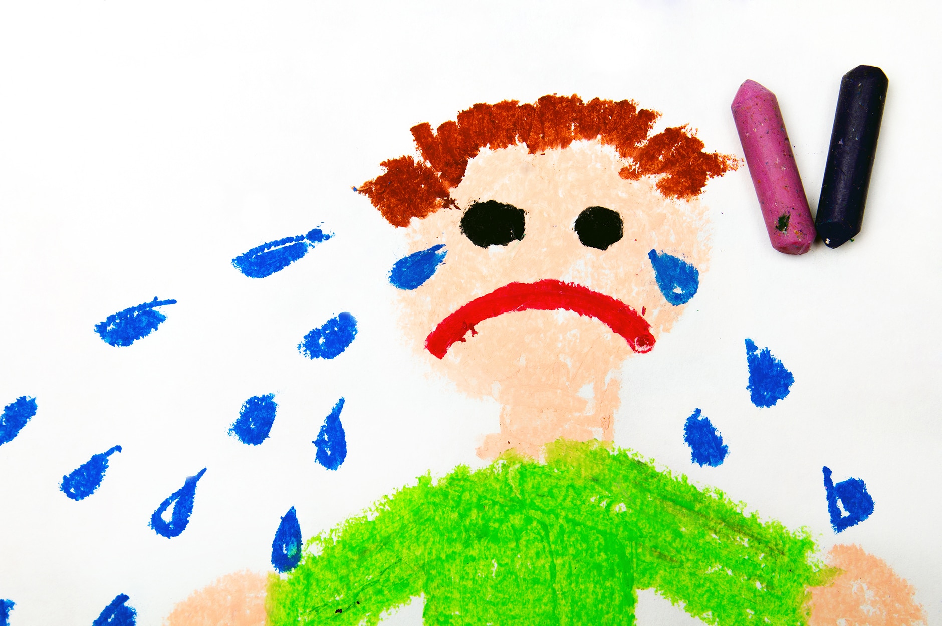 Fargerik barnetegning av barn som gråte